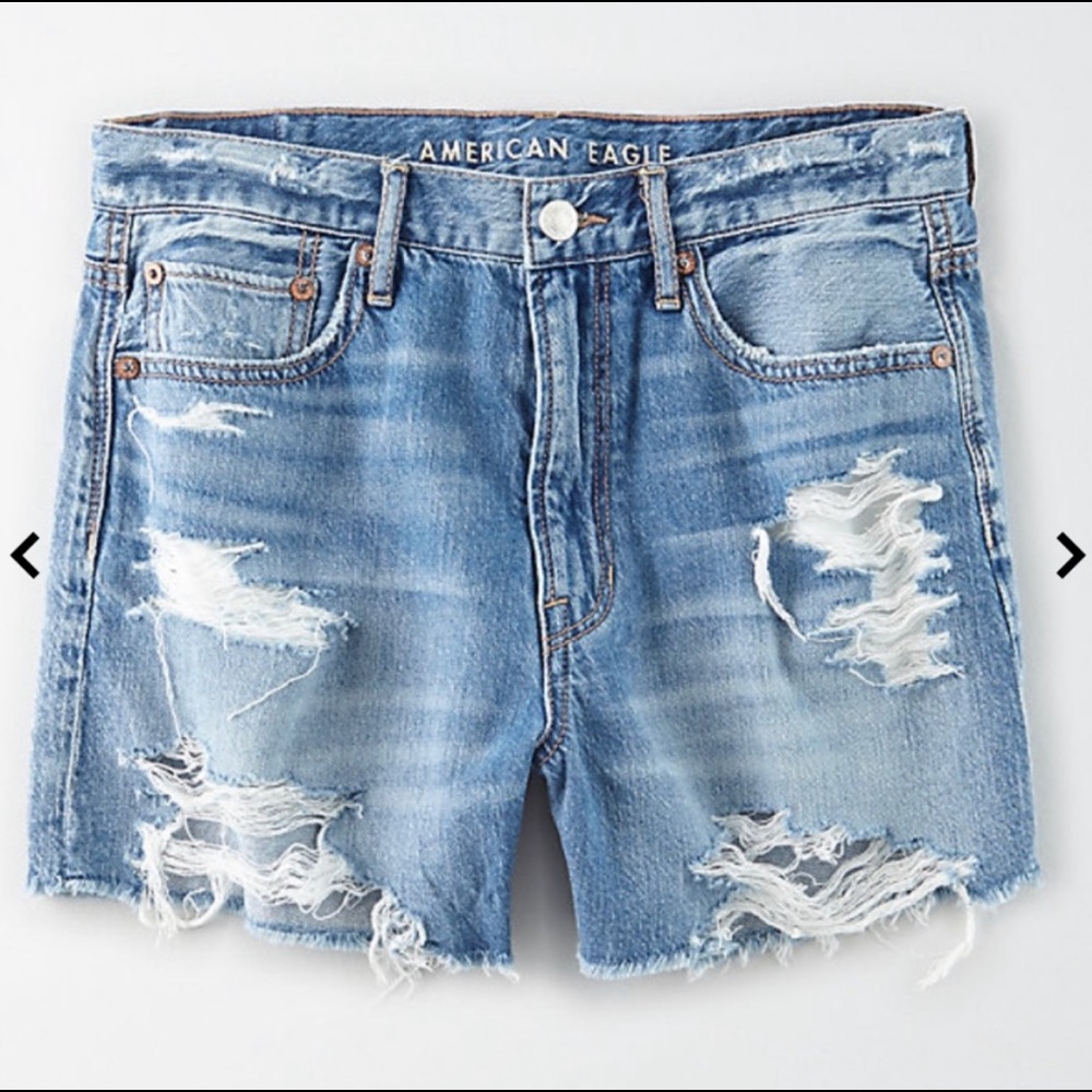LIKE NEW! AE 90’s boyfriend short size 10